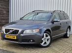 Volvo V70 2.4 D5 Summum /Automaat/Stoelverwarming/Leer/Xenon, Gebruikt, Zwart, 179 €/maand, 2000 kg