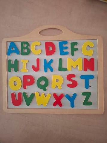 Houten alfabet magneetbord  beschikbaar voor biedingen