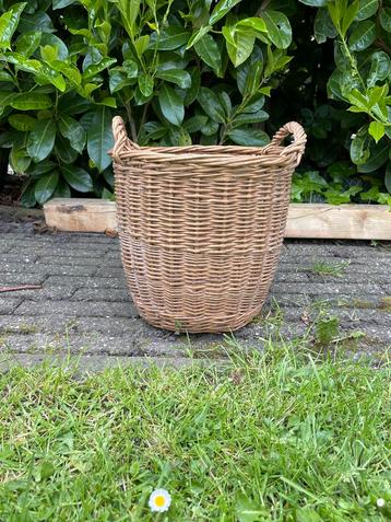 Mooie rieten mand Maat 25/26.5 cm beschikbaar voor biedingen