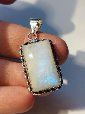 Maansteen hanger  beschikbaar voor biedingen