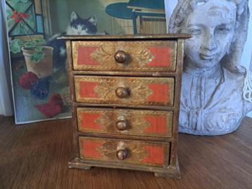 Klein Leuk Florenteins Sierraden Kastje beschikbaar voor biedingen