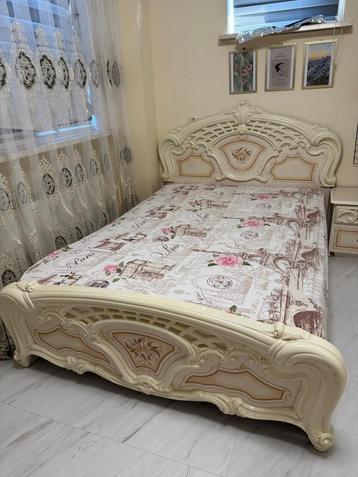 Bed barok stijl 140*200 met matras en lattenbodem beschikbaar voor biedingen