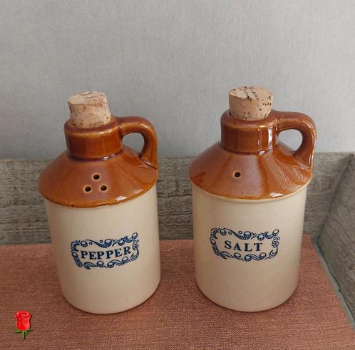 Vintage peper & zoutstel in de vorm van een kruik, Antiek en Kunst, Antiek | Keukenbenodigdheden, Ophalen of Verzenden