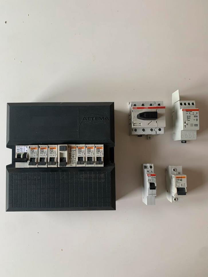 Groepenkast, schakelaars en automaat - Alles in 1 koop!, Doe-het-zelf en Verbouw, Elektra en Kabels, Gebruikt, Schakelaar, Ophalen of Verzenden