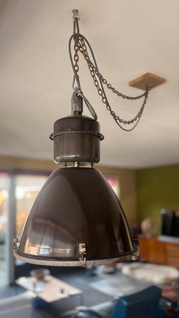 Oude vintage industriële hang lamp (fabrieks) beschikbaar voor biedingen
