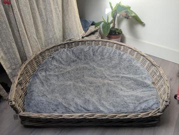 Dog bed for sale, as good as new beschikbaar voor biedingen