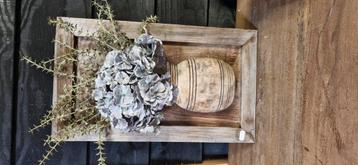 Wandborden  houten pot in houten lijst? beschikbaar voor biedingen