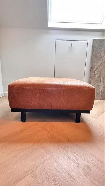 Cognac poef 90x90 beschikbaar voor biedingen