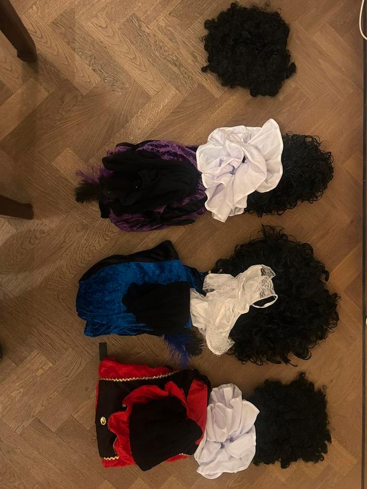 1 koop: 3 complete pietenpakken!, Diversen, Sinterklaas, Zo goed als nieuw, Ophalen of Verzenden