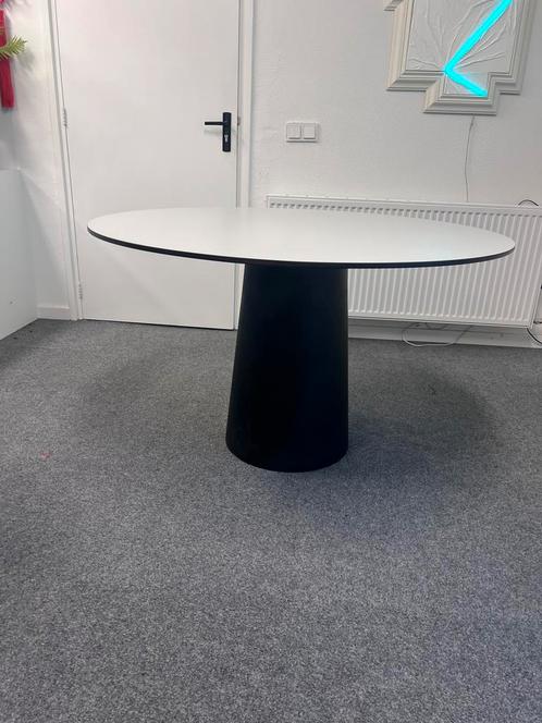 Marcel wanders container tafel van moooi 120cm, Huis en Inrichting, Tafels | Eettafels, Zo goed als nieuw, 100 tot 150 cm, 100 tot 150 cm
