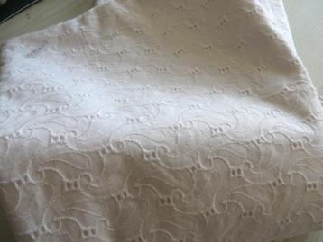 Witte broderie katoen beschikbaar voor biedingen