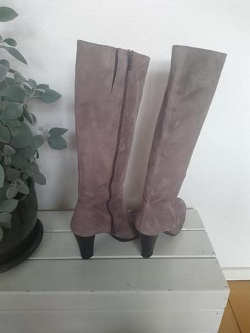 suede laarzen mt39 kleur taupe binnenkant bordeaux rood leer beschikbaar voor biedingen