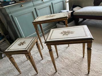 Set van 3 Inschuifbare Bijzettafeltjes beschikbaar voor biedingen