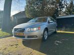 Volvo V70 2.5 FT AUT 2009, 230 PK Grijs momentum, Auto's, 232 pk, 1800 kg, Zwart, Leder en Stof