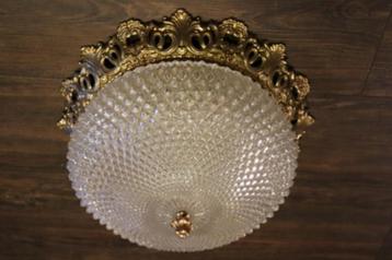 Plafonniere met brede open gewerkte messing rand en rozet  beschikbaar voor biedingen