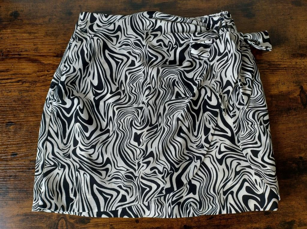 Melting Stockholm rok The Sting strik zwart wit zebra S 36, Kleding | Dames, Rokken, Ophalen of Verzenden, Zo goed als nieuw, Maat 36 (S)