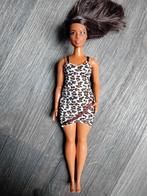 Barbie curvy jurkje, Kinderen en Baby's, Speelgoed | Poppen, Ophalen of Verzenden, Zo goed als nieuw, Barbie