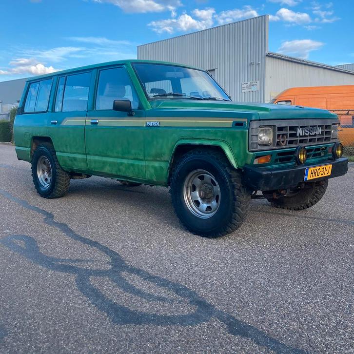 Nissan patrol 2.8 lange uitvoering bj 1984 benzine zeldzaam!, Auto's, Oldtimers, Bedrijf, Trekhaak, Nissan, Benzine, SUV of Terreinwagen