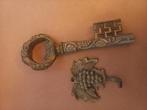 Koperen vintage sleutel en muurhaak Veritas in Vino, Antiek en Kunst, Ophalen of Verzenden