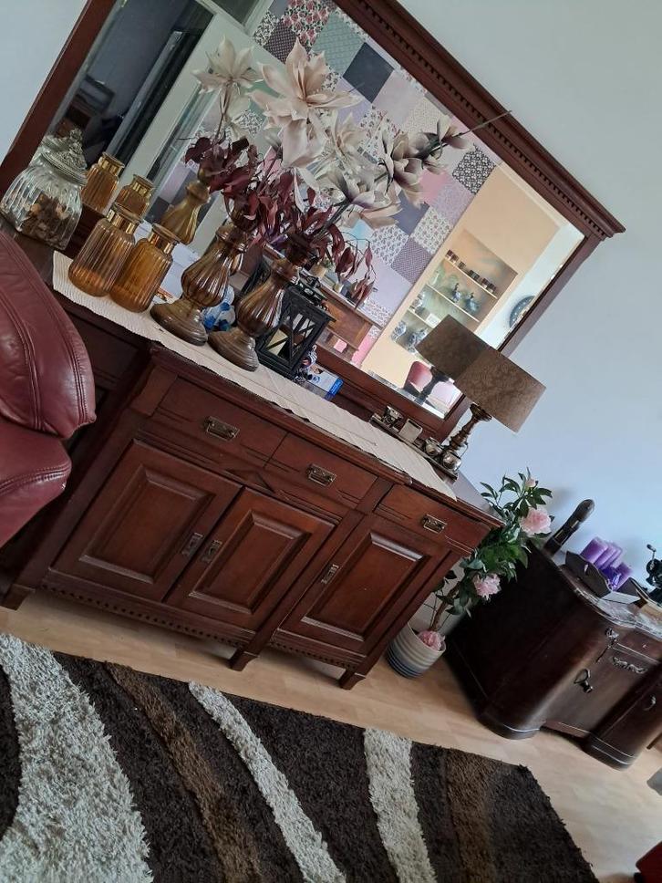 Mooie grote dressior met spiegel wegens verhuizing aangebode, Huis en Inrichting, Kasten | Dressoirs, Zo goed als nieuw, 150 tot 200 cm