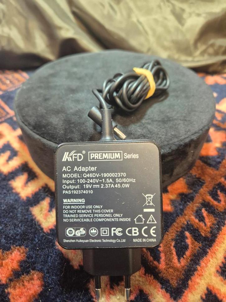 IKFD Adapter - 19V - Zo goed als nieuw, Computers en Software, Laptop-opladers, Zo goed als nieuw, Ophalen of Verzenden