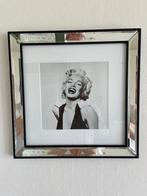 Zwart-wit foto van Marilyn Monroe in spiegellijst, Minder dan 50 cm, Ophalen of Verzenden, Zo goed als nieuw, Foto of Poster