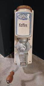 Wandkoffiemolen, Ophalen