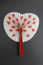 waaier met hierop hartjes houten houder hart erop, Verzamelen, Ophalen, Nieuw