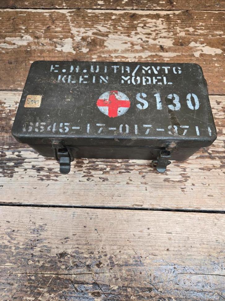 Nl leger metalen EHBO kistjes voertuigen 6545-17-017-3711, Verzamelen, Militaria | Algemeen, Ophalen of Verzenden