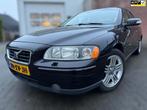 Volvo S60 2.4 Edition II TREKHAAK / NET NIEUWE APK 23-12-202, Voorwielaandrijving, Beige, S60, Zwart