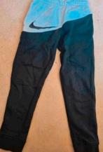 Nike joggingbroek zwart-wit maat 122-128, Kinderen en Baby's, Kinderkleding | Maat 122, Broek, Jongen of Meisje, Ophalen of Verzenden