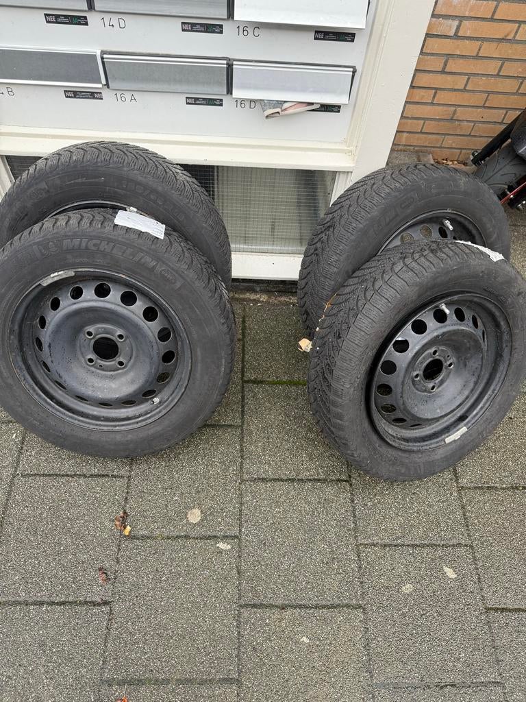 Michelin Winterbanden met velg (15 INCH) 185/65 R15, Ophalen, Gebruikt, 15 inch, Banden en Velgen