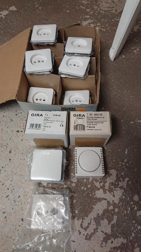 Gira Fläche, crème en wit schakelmateriaal, Doe-het-zelf en Verbouw, Elektra en Kabels, Nieuw, Schakelaar, Ophalen of Verzenden