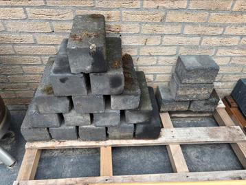 Gratis 15 stapelblokken 32x13x11 cm  !!MOET WEG!! beschikbaar voor biedingen