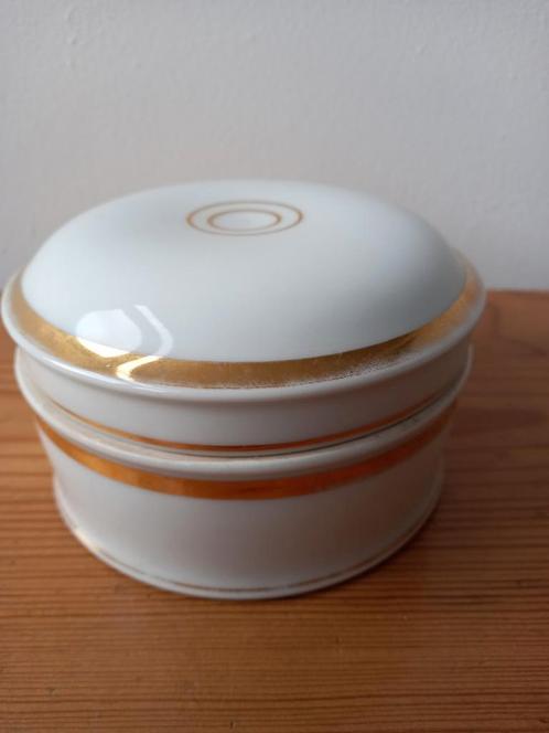 Porseleinen doosje, Antiek en Kunst, Antiek | Woonaccessoires, Ophalen of Verzenden