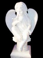 1,72 meter hoge engel op zuil in marmer., Ophalen