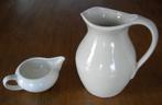 Set Melkschenkkan en Voorraadkan.Kleur gebroken wit., Antiek en Kunst, Antiek | Servies los, Ophalen of Verzenden