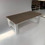 Grey wash teakhouten salontafel gecombineerd met wit mdf, Huis en Inrichting, Tafels | Salontafels, 50 tot 100 cm, Minder dan 50 cm