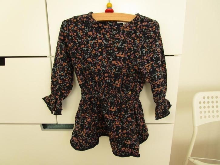 Koko Noko - gebloemd jurkje met lange mouwen maat 80, Kinderen en Baby's, Babykleding | Maat 80, Zo goed als nieuw, Meisje, Jurkje of Rokje