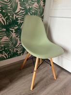 Stoel kunststof met houten poten, Huis en Inrichting, Stoelen, Ophalen, Kunststof, Eén