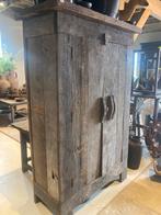 Kast van oud hout, Ophalen