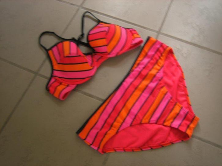 Zeer mooie felgekleurde strepen bikini LIVERA 42-44 snazzeys, Kleding | Dames, Badmode en Zwemkleding, Nieuw, Bikini, Rood, Verzenden