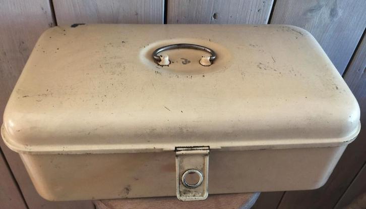 Oude nostalische broodtrommel creme/wit., Antiek en Kunst, Antiek | Keukenbenodigdheden, Ophalen