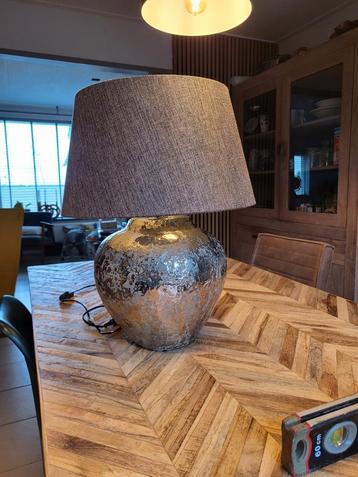 Schemerlamp beschikbaar voor biedingen