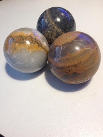 3 marmeren ballen beschikbaar voor biedingen