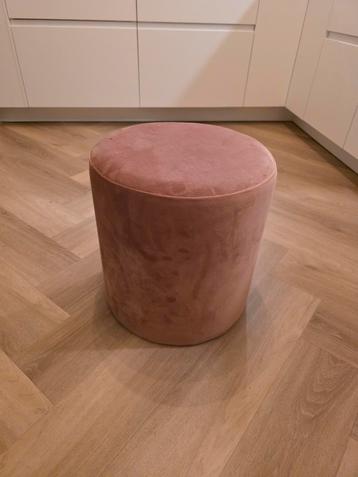 Roze Ronde Poef beschikbaar voor biedingen