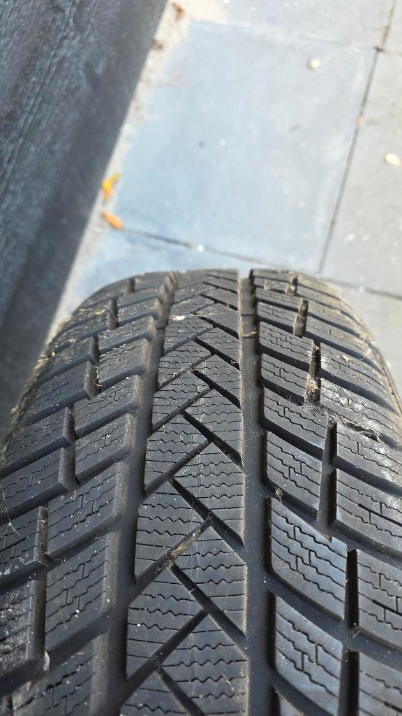 Vredestein winterbanden 215 60 17, Auto-onderdelen, Banden en Velgen, Band(en), Winterbanden, 19 inch, 215 mm, Personenwagen, Gebruikt