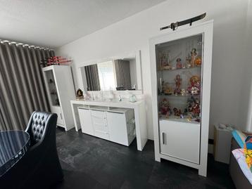 Vitrinekast/Dressoir voor Souvenirs beschikbaar voor biedingen