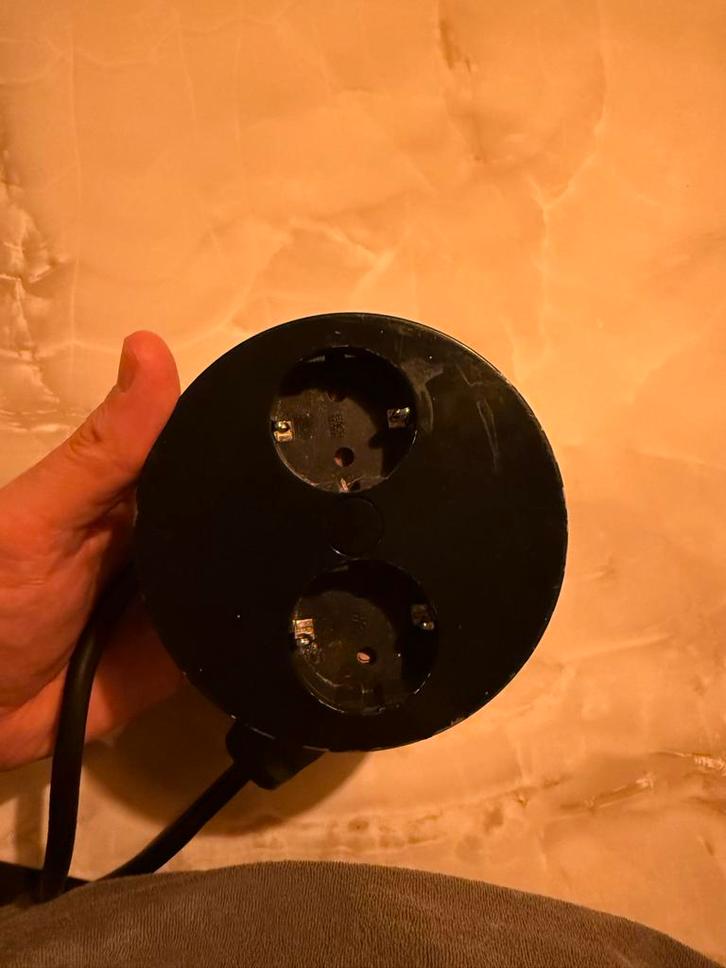 Zwarte Twist Stekkerdoos - Gebruikt, Doe-het-zelf en Verbouw, Elektra en Kabels, Gebruikt, Stopcontact, Ophalen of Verzenden