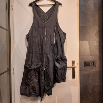 Tuniek van het merk Hebbeding.  Maat 3L. (46/48) beschikbaar voor biedingen